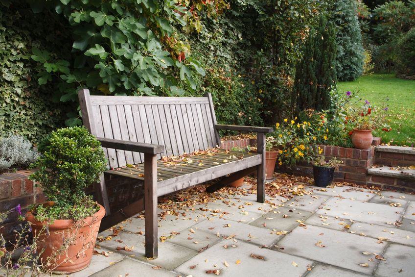 Natursteinterrassen im Herbst: Reinigung, Schutz und Wintervorbereitung Terrasse